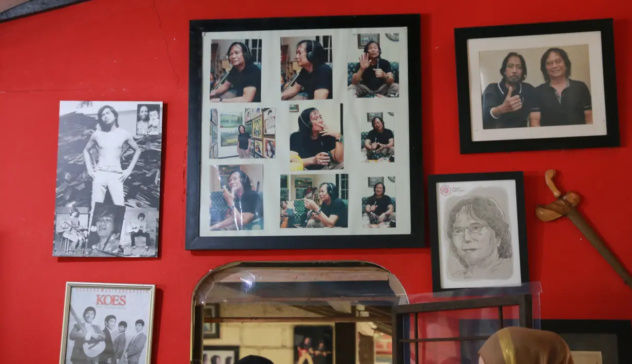 "Beliau sangat nasionalis, malah pernah saya dengar bahwa ada hak cipta yang harus dilindungi dan kita daftarkan. Tapi beliau tidak peduli," kata Triawan Munaf di rumah duka Yon Koeswoyo, Jumat (5/1/2018). (Adrian Putra/Bintang.com)