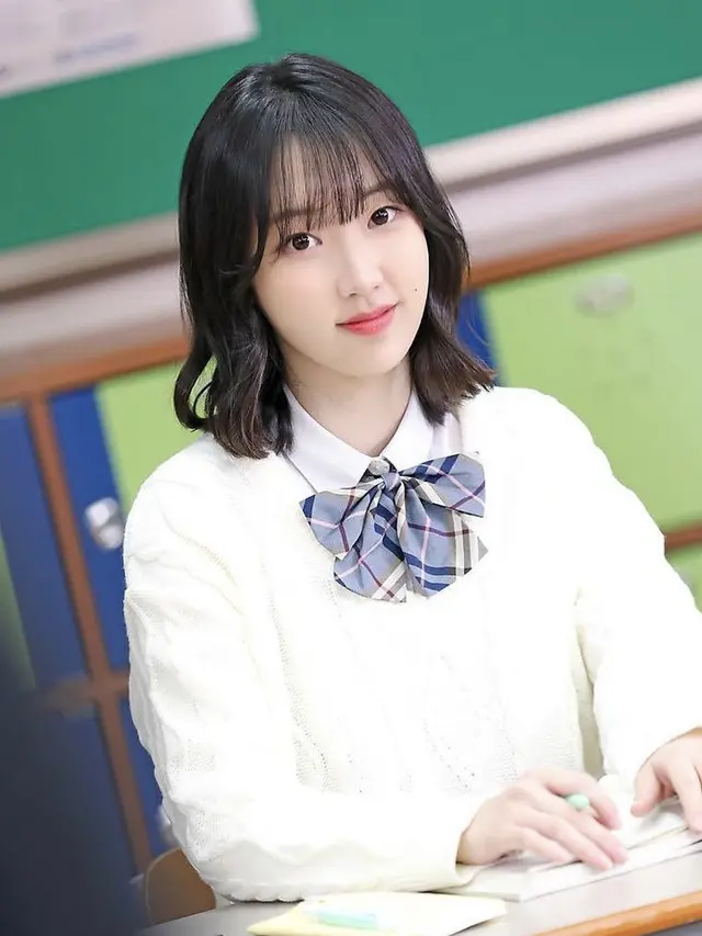 Potret Jiyoon yang Keluar dari Grup Weeekly Akibat Gangguan Kecemasan, credit: @_weeekly