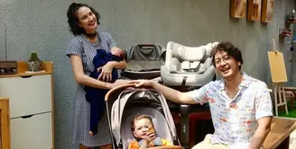 Kehidupan rumah tangga Nadine Chandrawinata dengan Dimas Anggara makin berwarna dengan kehadiran anak keduanya. Nadine melahirkan anak keduanya pada 1 Oktober 2023 lalu. [Instagram/dimsanggara]