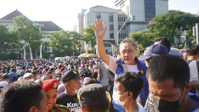 Mendag Zulkifli Hasan ikut menghadiri acara Jalan Sehat Serentak Se-Jawa Tengah dalam rangka Gebyar Muktamar Muhammadiyah 'Aisyiyah ke-48.
