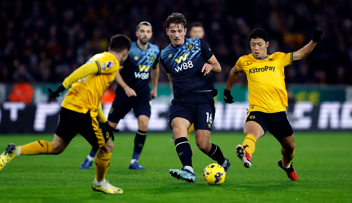 Gol semata wayang dari Hwang Hee-chan sukses mengantar Wolverhampton Wanderers mengalahkan Burnley 1-0 dalam laga pekan 15 Premier League 2023/2024. (Mike Egerton/PA via AP)