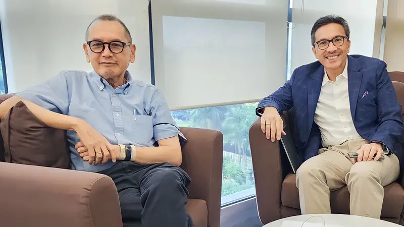 Direktur Utama Superbank Tigor M. Siahaan (kanan) berbagi wawasan mengenai perkembangan sektor perbankan Indonesia.