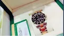 Pada ulang tahunnya yang ke-20, Jungkook BTS mendapat hadiah jam Rolex. Jam ini berharga Rp 326 juta. (Foto: koreaboo.com)