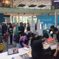 Ratusan peserta audisi Puteri Muslimah Indonesia 2017 di Surabaya mendaftar. (Dokumentasi Indosiar)