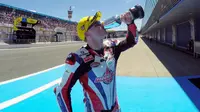 Sam Lowes  pebalap Federal Oil Gresini Moto2 makin menunjukan Special Performance-nya dengan finish pertama pada seri keempat di Spanyol.
