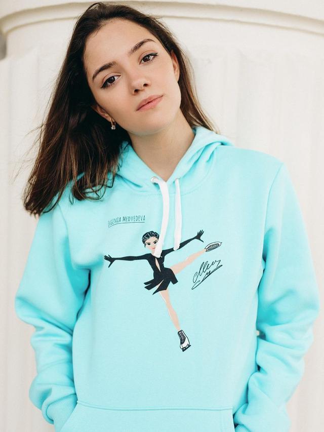 8 Pesona Evgenia Medvedeva, Atlet Ice Skating Rusia yang Viral di Media Sosial