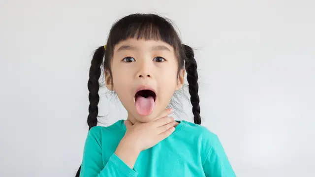 4 Cara Ampuh Atasi Tulang Ikan yang Tersangkut di Tenggorokan Anak