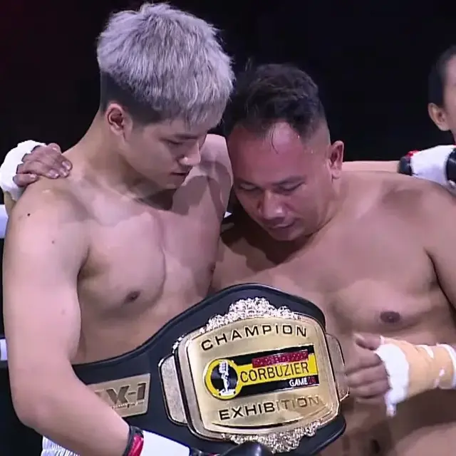 Menang, Ini 6 Potret Pertandingan Tinju Azka Corbuzier Melawan Vicky Prasetyo