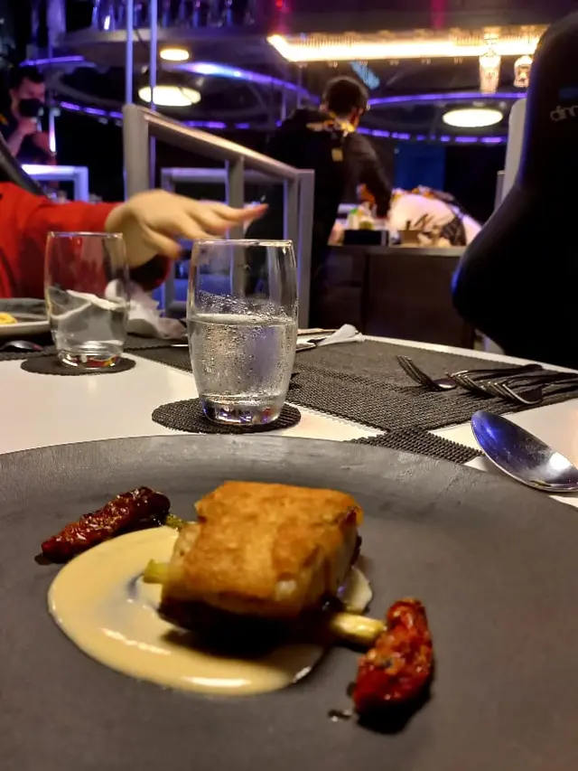 Makan Malam Sambil Memacu Adrenalin di Lounge in The Sky, Layakkah Dicoba?