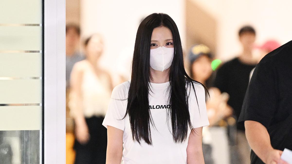 6 Gaya Selebriti Dunia Jinjing Dior Toujours Hobo, dari Jisoo BLACKPINK hingga Irene Kim