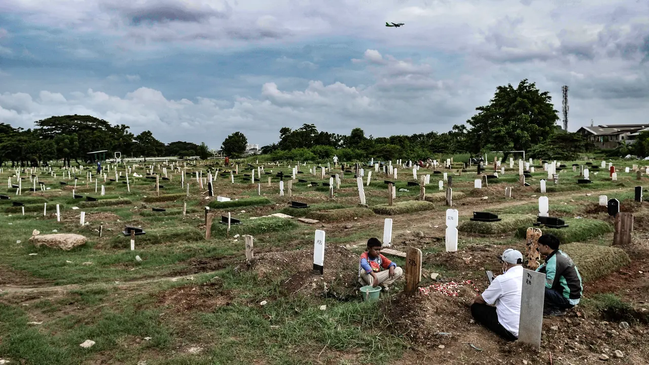 Berkunjung ke makam