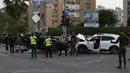Menteri Keamanan Nasional sayap kanan Israel Itamar Ben-Gvir mengalami kecelakaan setelah mobilnya terbalik usai meninjau lokasi teror penikaman. (AHMAD GHARABLI / AFP)