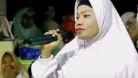 Mey jemaah viral Gus Iqdam yang mantan pemabuk. (Foto: SS YT SamsonST)