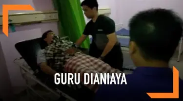 Seorang guru dianiaya orangtua murid di sekolahnya. Akibatnya sang guru sampai dibawa ke rumah sakit.