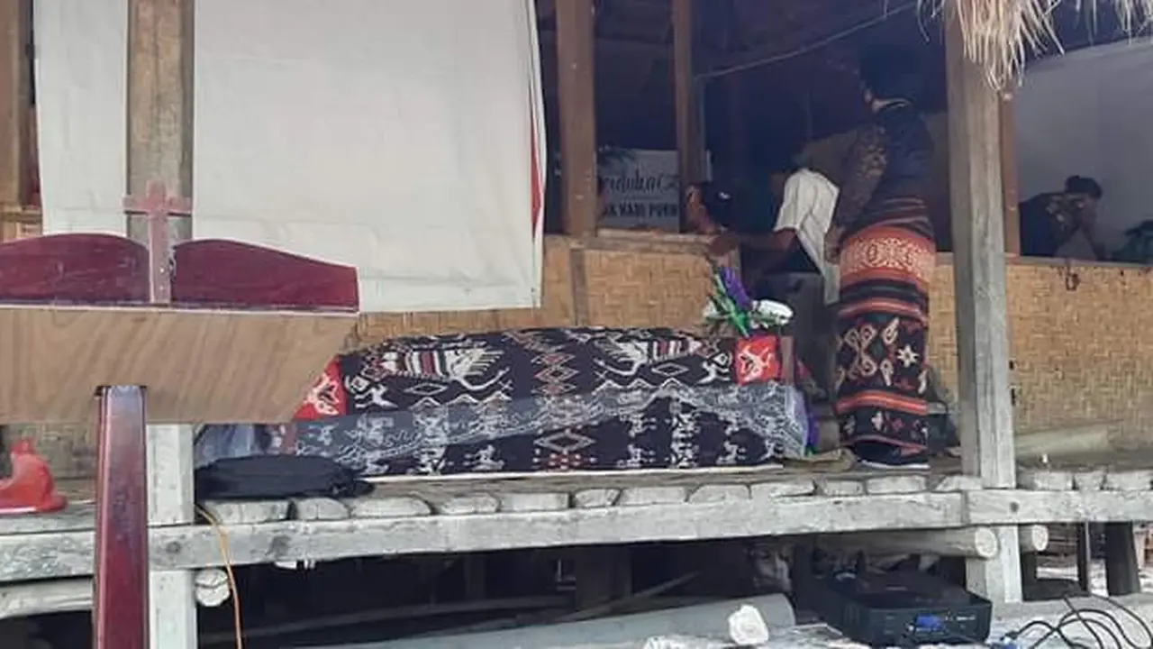 Prof Hadi Purnomo, Mantan Dosen Antropologi Universitas Indonesia wafat di Sumba. (Foto: Liputan6.com/Istimewa)