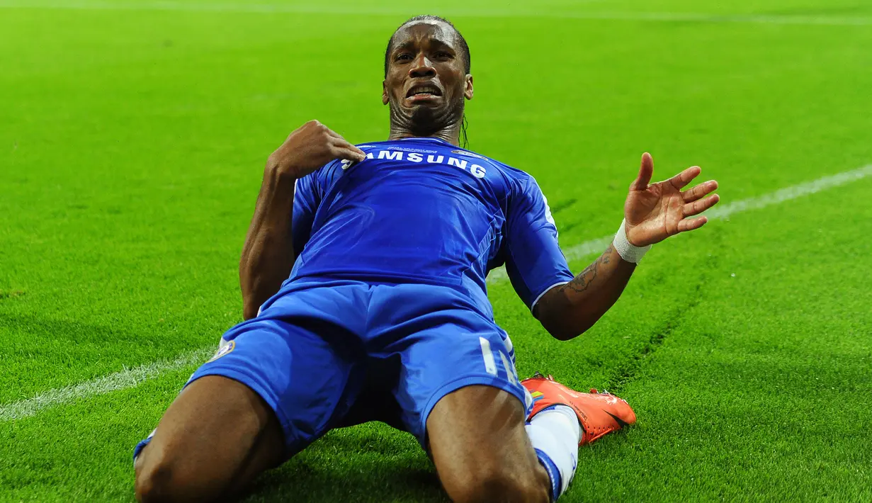 Didier Drogba - Legenda Timnas Pantai Gading ini dianggap sebagai salah satu bomber terbaik yang pernah dimiliki Chelsea. Dia menjadi bagian dari sejarah The Blues ketika meraih gelar Liga Champions pertama klub pada musim 2011/2012. (Foto: EPA/Thomas Eisenhuth)