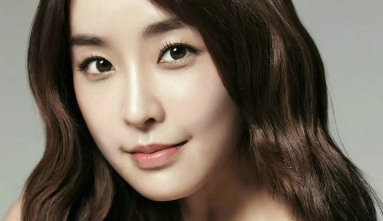 "Gong Yoo akan segera menikah. Ia sudah memesan Shilla Hotel kemarin dan seseorang membocorkan informasi itu," tulis seorang warganet. (Foto: Allkpop.com)