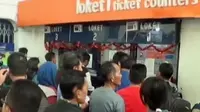 VIDEO: Arus Balik Libur Natal, Penumpang Kereta Membludak