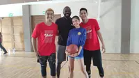 Legenda NBA Jason Richardson bersama Uus, Mikha Tambayong dan Daniel Wenas (Liputan6.com/Thomas)