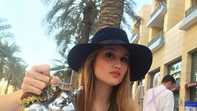 [Bintang] Cinta Laura