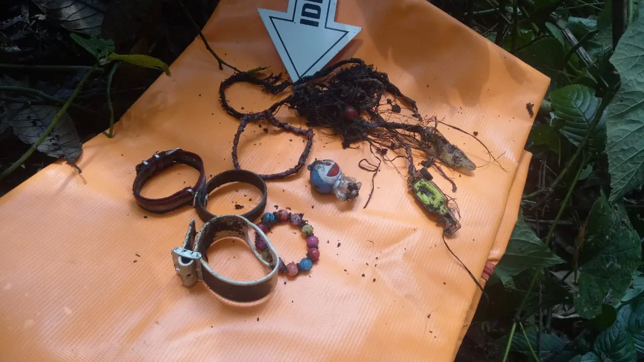 Benda di samping kerangka manusia