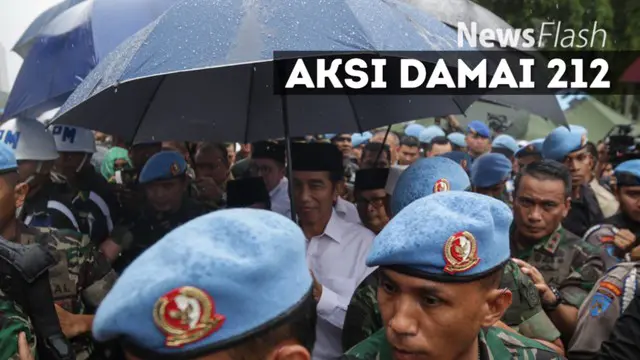 Wakil Presiden Jusuf Kalla (JK) bersama dengan Presiden Joko Widodo (Jokowi) ikut melaksanakan ibadah salat Jumat bersama dengan para peserta aksi damai 2 Desember di Silang Monas, Jakarta.
