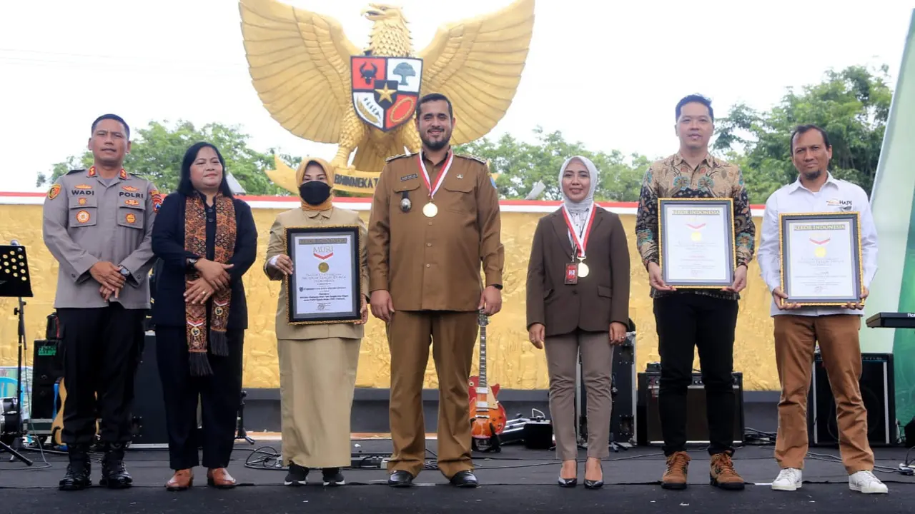 Pemerintah Kota Probolinggo berhasil meemecahkan rekor Museum Rekor Indonesia (MURI) untuk pelatihan pembuatan meja lipat rangka baja ringan secara hybrid (Istimewa)