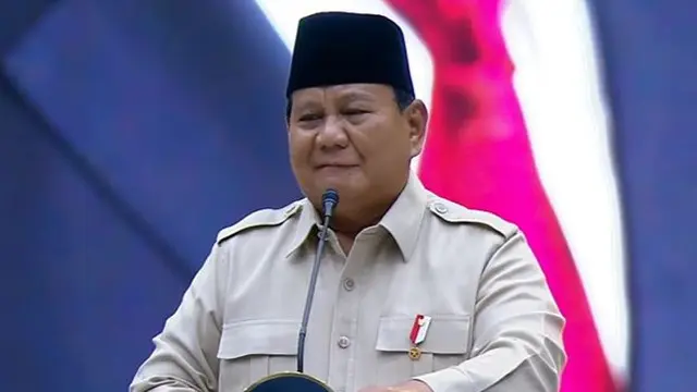 Presiden Prabowo Subianto saat memberikan sambutan dalam acara penutupan Kongres PSI yang digelar di Edutorium KH Ahmad Dahlan, Universitas Muhammadiyah Surakarta (UMS), Solo, Jawa Tengah.