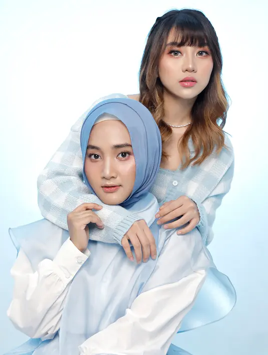 Fatin dan Ghea Indrawari berkolaborasi demi single Bukan Kamu. (Foto via Sony Music Entertainment Indonesia)