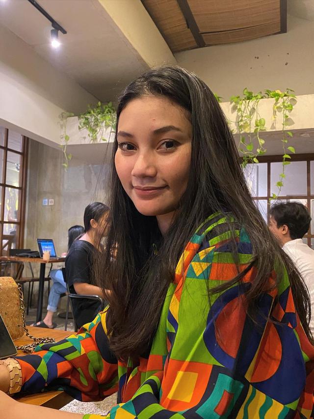 Sering Dikira Kembar, Ini 6 Potret Sinta Mutiara Adik Indah Permatasari