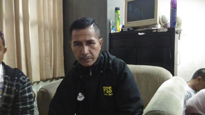 ajat sudrajat: idola bobotoh persib dan acungan jari tengah ke pemain arema