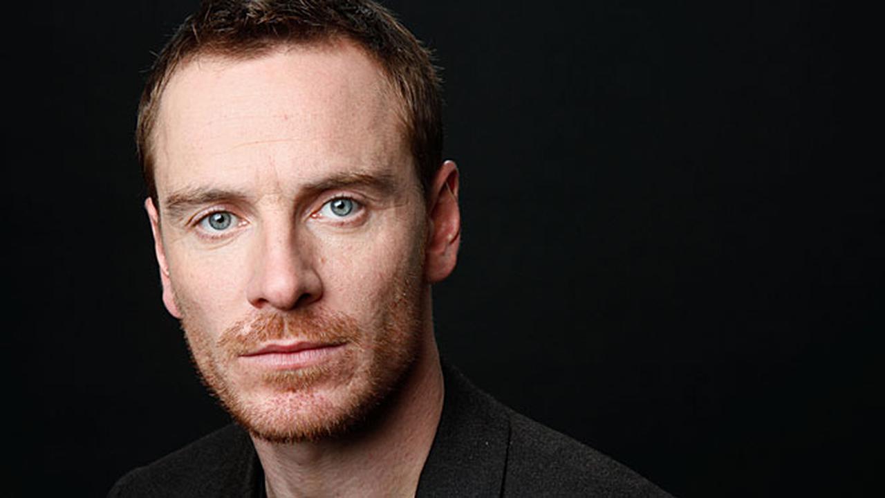 michael-fassbender-131018b.jpg