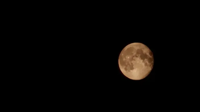 Hasil Foto Close Up Bulan Samsung Galaxy Z Fold 5
