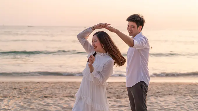 Tak Terasa Sudah Setahun Menikah? Ini Ide Hadiah Anniversary Pertama untuk Istri Tercinta