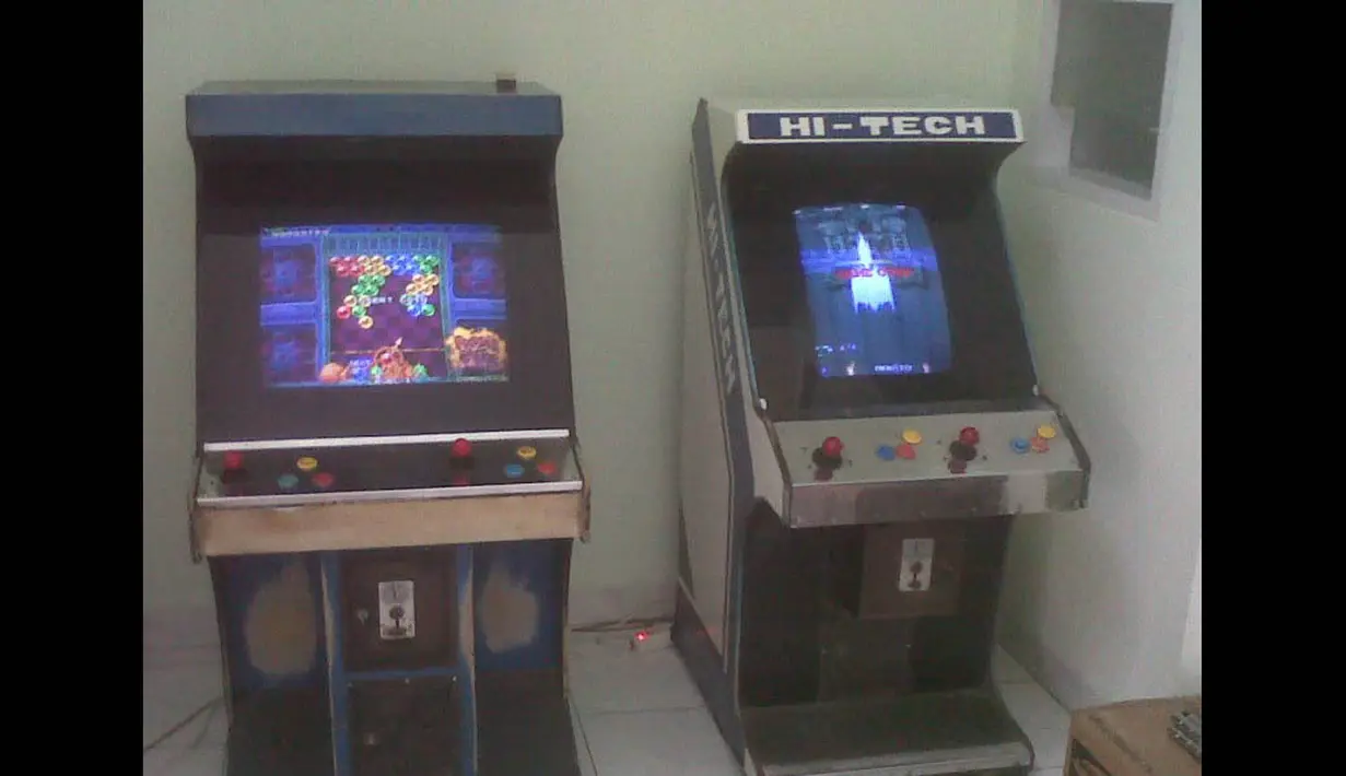 Ding dong satu-satunya peninggalan   games jaman dulu yang sampai sekarang   masih bertahan. Mesin besar yang   dapat dijumpai di sejumlah pusat   permainan ini baru mau beroperasi   setelah kita memasukkan beberapa koin   untuk memainkannya. (Istimewa)