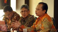 Ketua KPU DKI Jakarta, Sumarno (kanan) memimpin rapat bersama perwakilan parpol peserta Pilgub DKI Jakarta di Jakarta, Rabu (24/8). Rapat membahas tata cara pendaftaran calon Gubernur dan Wakilnya dari partai politik. (Liputan6.com/Helmi Fithriansyah)