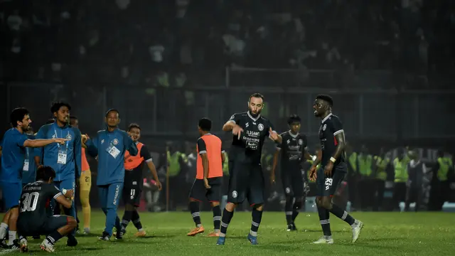 Bek Arema FC, Sergio Silva.