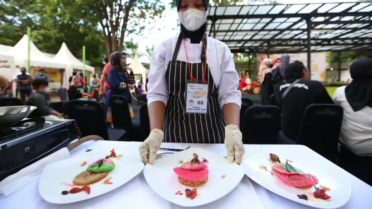Makan tradisional khas Banyuwangi kucur disajikan dalam Festival Kucur Banyuwangi.(Istimewa)
