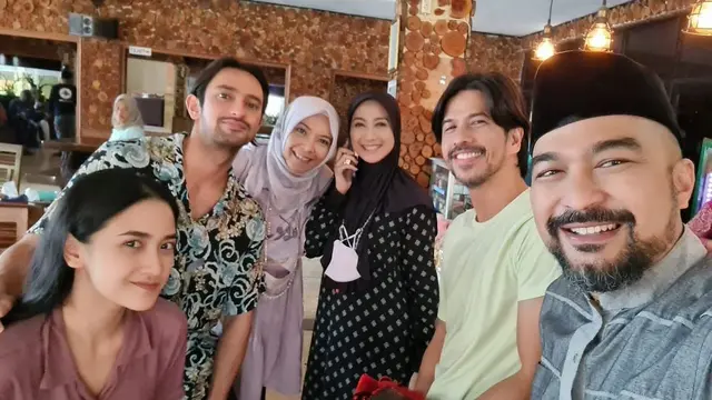 6 Kebersamaan Desy Ratnasari dan David Chalik, Dikabarkan Bakal Menikah