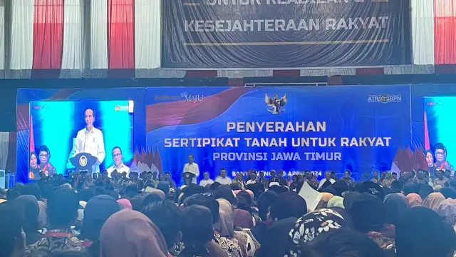 Jokowi Bagi Sertipikat Tanah di Banyuwangi