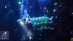 Pemain barongsai beraksi di dalam kolam SeaWorld, Ancol, Jakarta, Sabtu (28/1). Atraksi barongsai ini untuk memeriahkan perayaan Tahun Baru Imlek 2568. (Liputan6.com/Helmi Fithriansyah)