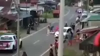 Video mobil polisi mengabaikan korban tabrak lari yang terkapar di jalan viral di media sosial. Kejadian tabrak lari tersebut terjadi di Kabupaten Bulukumba, Sulawesi Selatan. (Liputan6.com/ Istimewa)