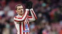 Penyerang nomor 1 Atletico Madrid asal Prancis, Antoine Griezmann, bertepuk tangan di akhir pertandingan Liga Spanyol antara Club Atletico de Madrid dan Deportivo Alaves di Stadion Metropolitano di Madrid pada 18 Januari 2026. Antoine Griezmann akan meninggalkan Atletico Madrid untuk bergabung dengan klub MLS, Orlando City, pada akhir musim 2025/2026, demikian diumumkan kedua klub tersebut pada 24 Maret 2026. (Oscar DEL POZO/AFP)
