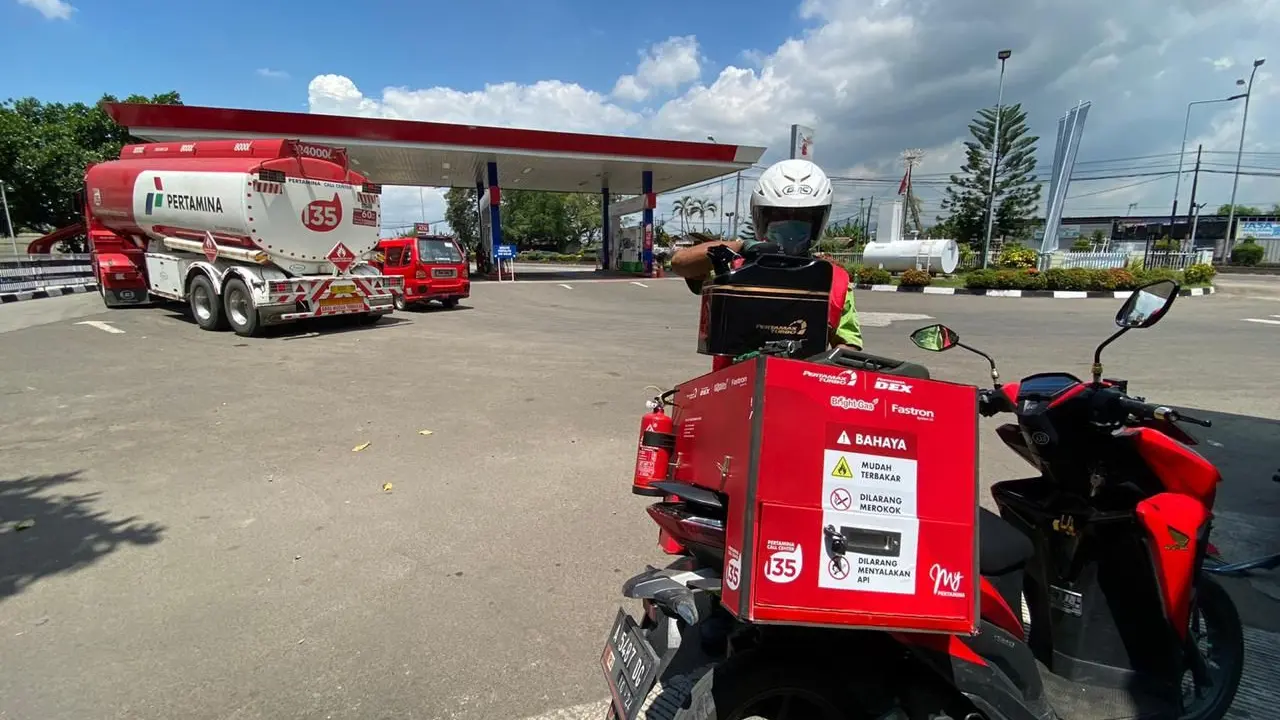 Pertamina MOR III menyalurkan produk Bahan Bakar Minyak (BBM) Pertamax Turbo, dengan RON 98 dan memenuhi standar EURO 4 di wilayah Subang, Jawa Barat.