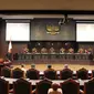 Suasana sidang uji materi UU Nomor 26 Tahun 2000 tentang Pengadilan HAM di Gedung Mahkamah Konstitusi, Jakarta, Selasa (8/9). Permohonan uji materi ini diajukan keluarga korban 1998. (Liputan6.com/Helmi Afandi)