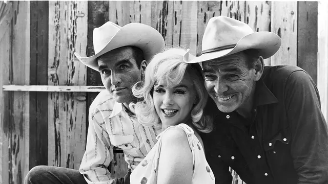 Marilyn Monroe, Clark Gable, dan Montgomery Clift dalam The Misfits. (IMDb/ Metro-Goldwyn-Mayer )
