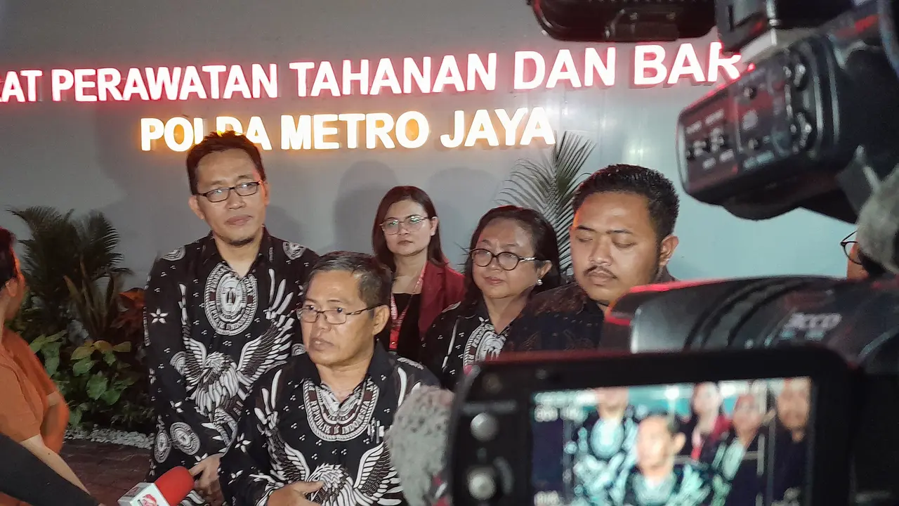 Penasehat hukum istri Virgoun, Inara Idola Rusli, Aulia Taswin saat berada di Polda Metro Jaya.