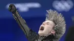 Ilia Malinin menjadi tokoh kunci ketika Tim Amerika Serikat mempertahankan medali emas pada nomor tim figure skating di Olimpiade Milan-Cortina 2026, Minggu (08/02/2026) waktu setempat. (AFP/Wang Zhao)
