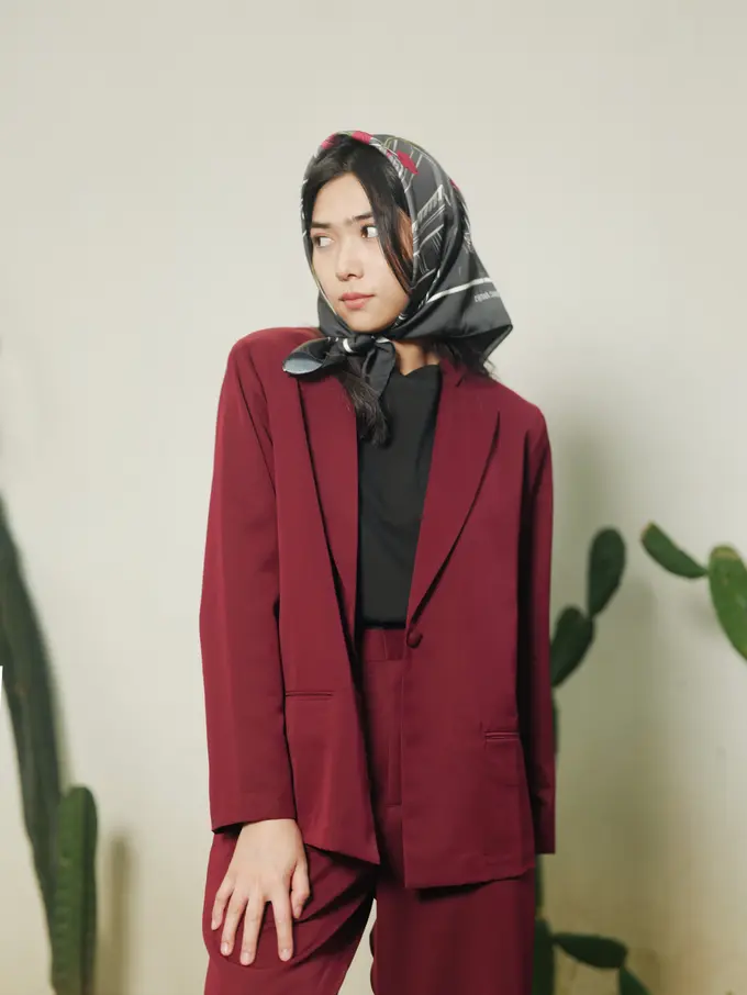 THENBLANK Hadirkan Nuansa Merah Maroon dalam Koleksi Terbaru Hasil Kolaborasi dengan Isyana Sarasvati