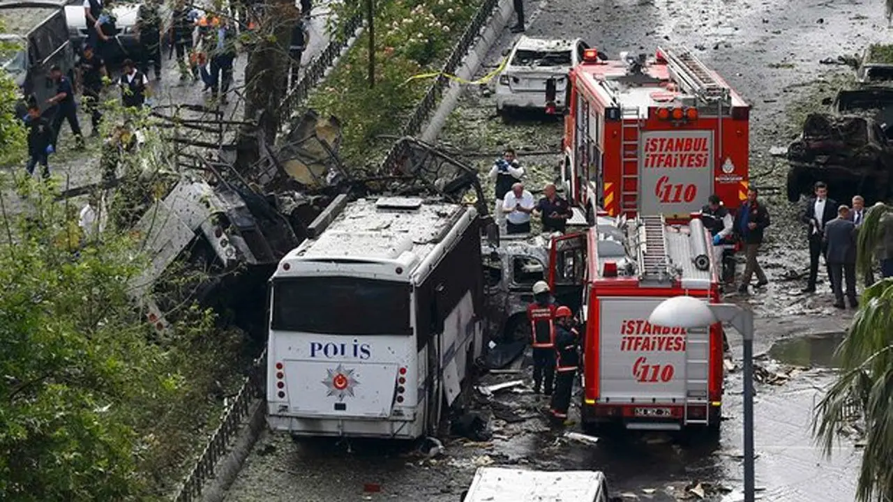 Bom Meledak di Istanbul Targetkan Bus Polisi, Puluhan Terluka